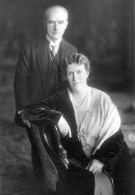 385px-Bertha_und_Gustav_Krupp_von_Bohlen_und_Halbach,_1927