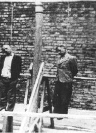 Andrei_Vlasov_hanging_2_small