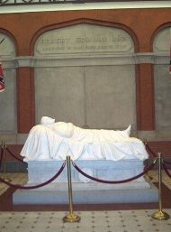 Robert_E_Lee_Tomb1-300×257