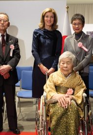 amb-hanami-groupshot