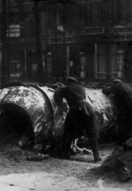 790px-Bundesarchiv_Bild_102-00540A,_Berlin,_Revolutionskämpfe