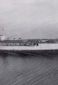 Japanese_aircraft_carrier_Hōshō_Tokyo_Bay
