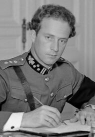 Koning Leopold III achter zijn bureau in het paleis te Laken.*1934