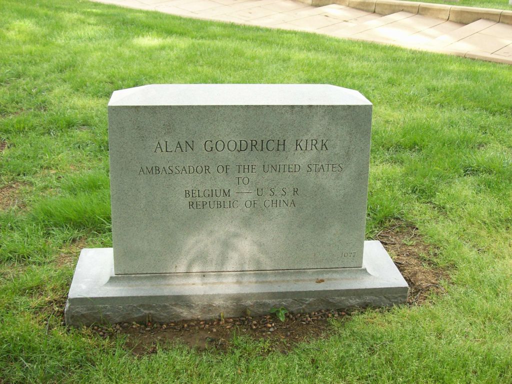 Kirk, Alan Goodrich. WW2 Gravestone