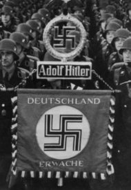 Die SS-Leibstandarte “Adolf Hitler” ist auf dem Reichsparteitag 1933 angetreten