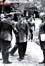 Bundesarchiv_Bild_146-1984-079-02,_Führerhauptquartier,_Stauffenberg,_Hitler,_Keitel