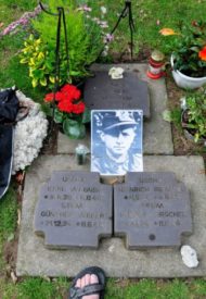 Michael-Wittmanns-grave-b