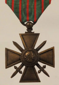 1200px-Croix-De-Guerre-Francis-Browne