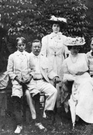 Theodore Roosevelt and his family. Standing left to right: K