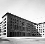 300px-Bundesarchiv_Bild_146-1979-074-36A,_Berlin,_Reichsluftfahrtministerium