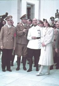 141017-hitler-nazi-art-02