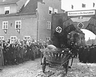 225px-Bundesarchiv_Bild_137-065743,_Ostpreußen,_Ankunft_von_Umsiedlern_aus_Litauen