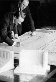 520px-Bundesarchiv_Bild_146-1971-016-31,_Albert_Speer,_Adolf_Hitler,_Architekt_Ruff