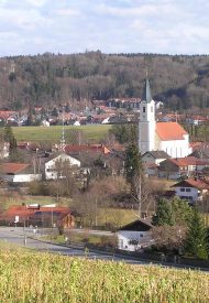 1200px-Glonn_Ansicht_Suedwest_20070111_01