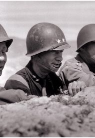 De generaals Theodore Roosevelt, Jr., Terry Allen en George Patton S. Patton
