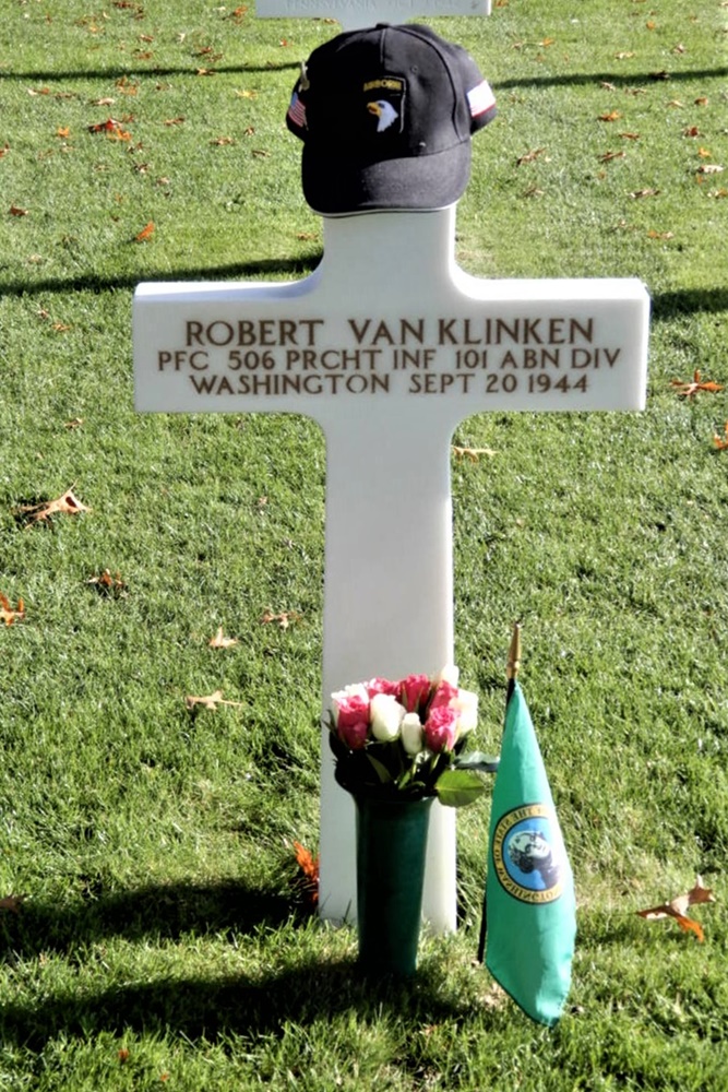 Van Klinken, Robert “Bob”. WW2 Gravestone