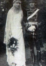 Udo_Gustav_Wilhelm_Egon_von_Woyrsch_in_Husarenuniform,_Hochzeit_1924