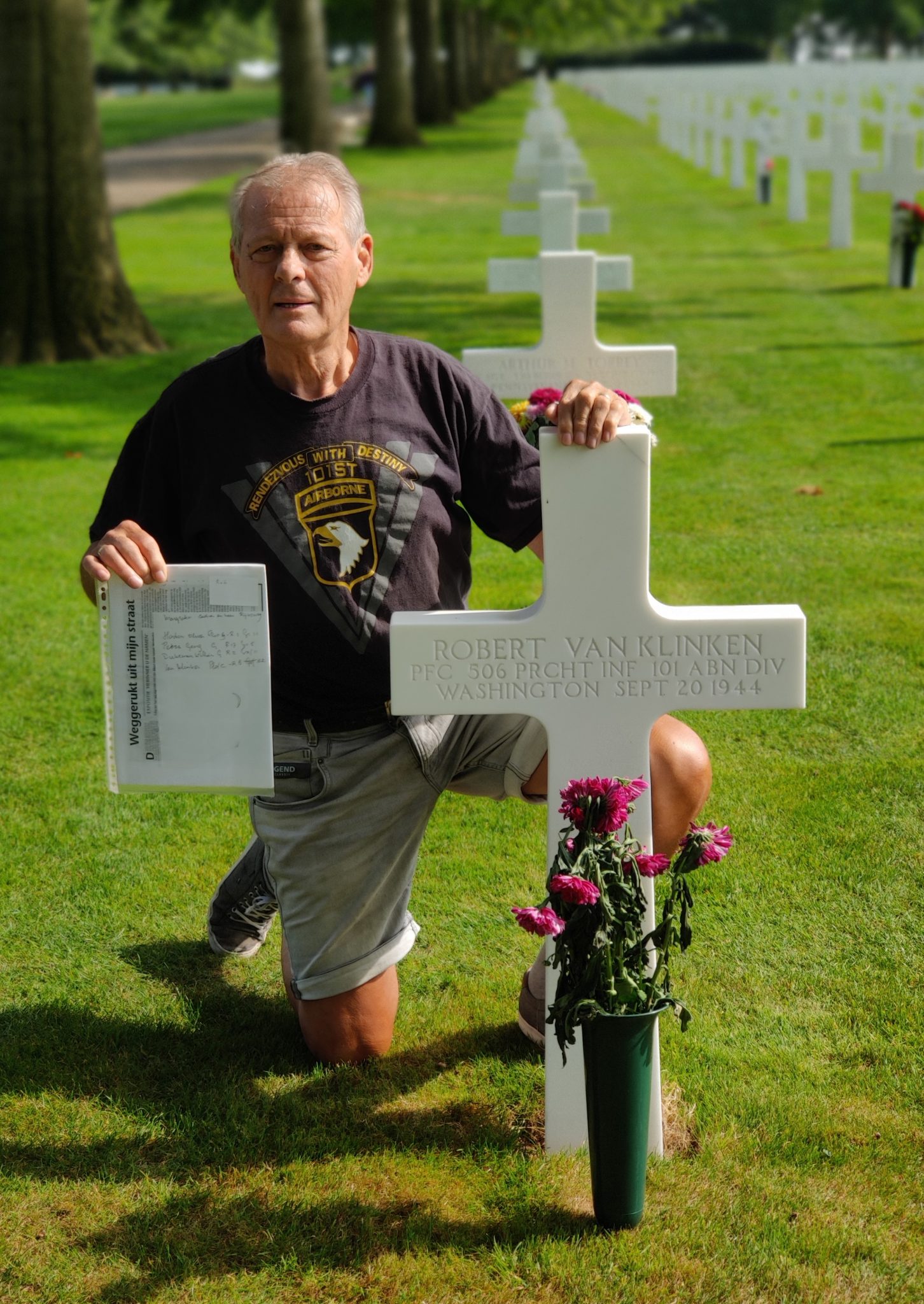 Van Klinken, Robert “Bob”. WW2 Gravestone
