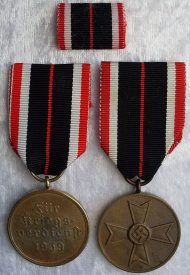 Kriegsverdienstmedaille_mit_Bandspange