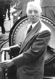 300px-Hyman_Rickover_inspecting_USS_Nautilus